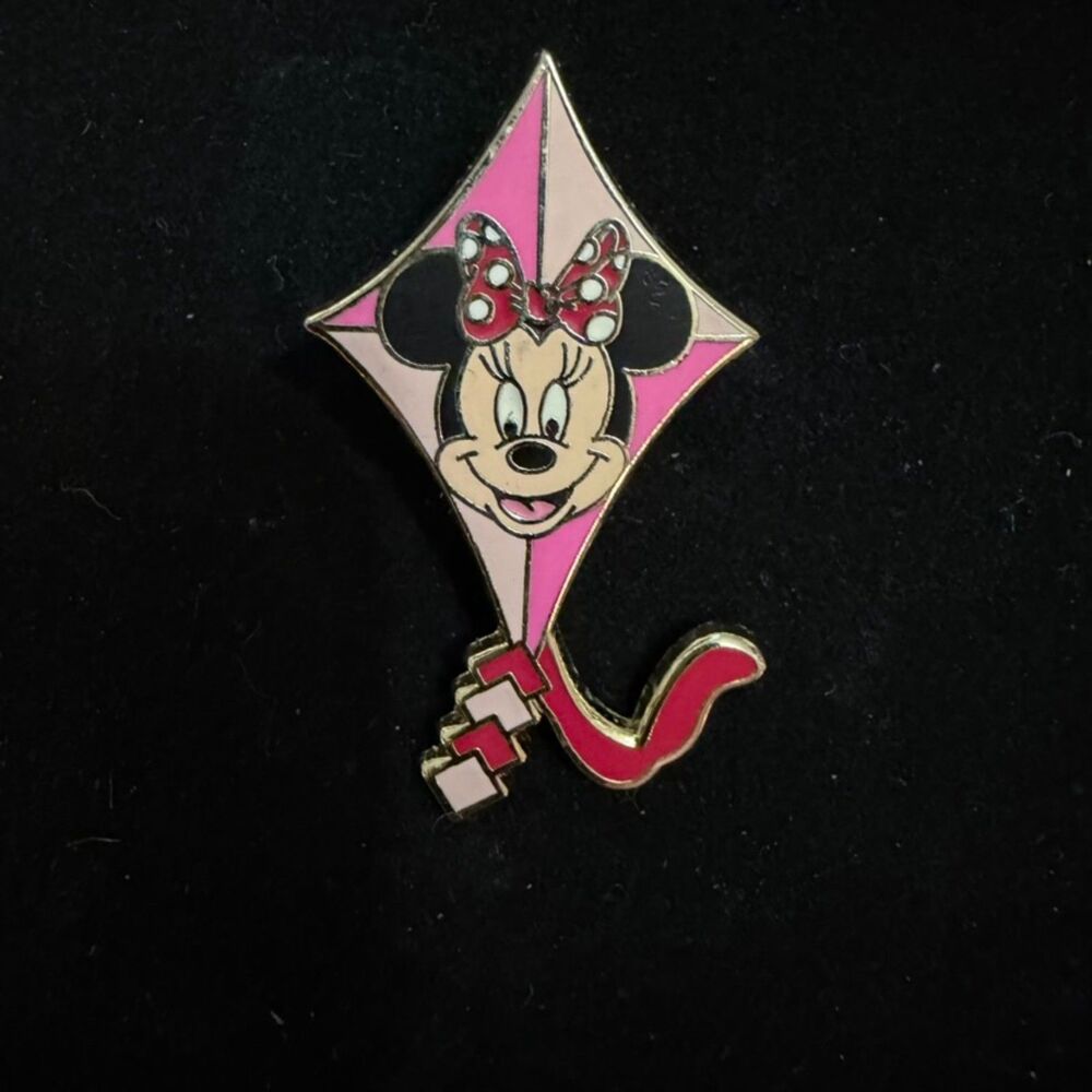 Disney Minnie Mouse Kite Pin 2004 Cast Lanyard Series Pink